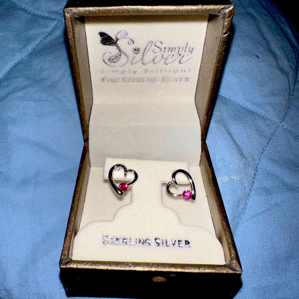 Simply Silver Garnet Heart Earrings NWOT